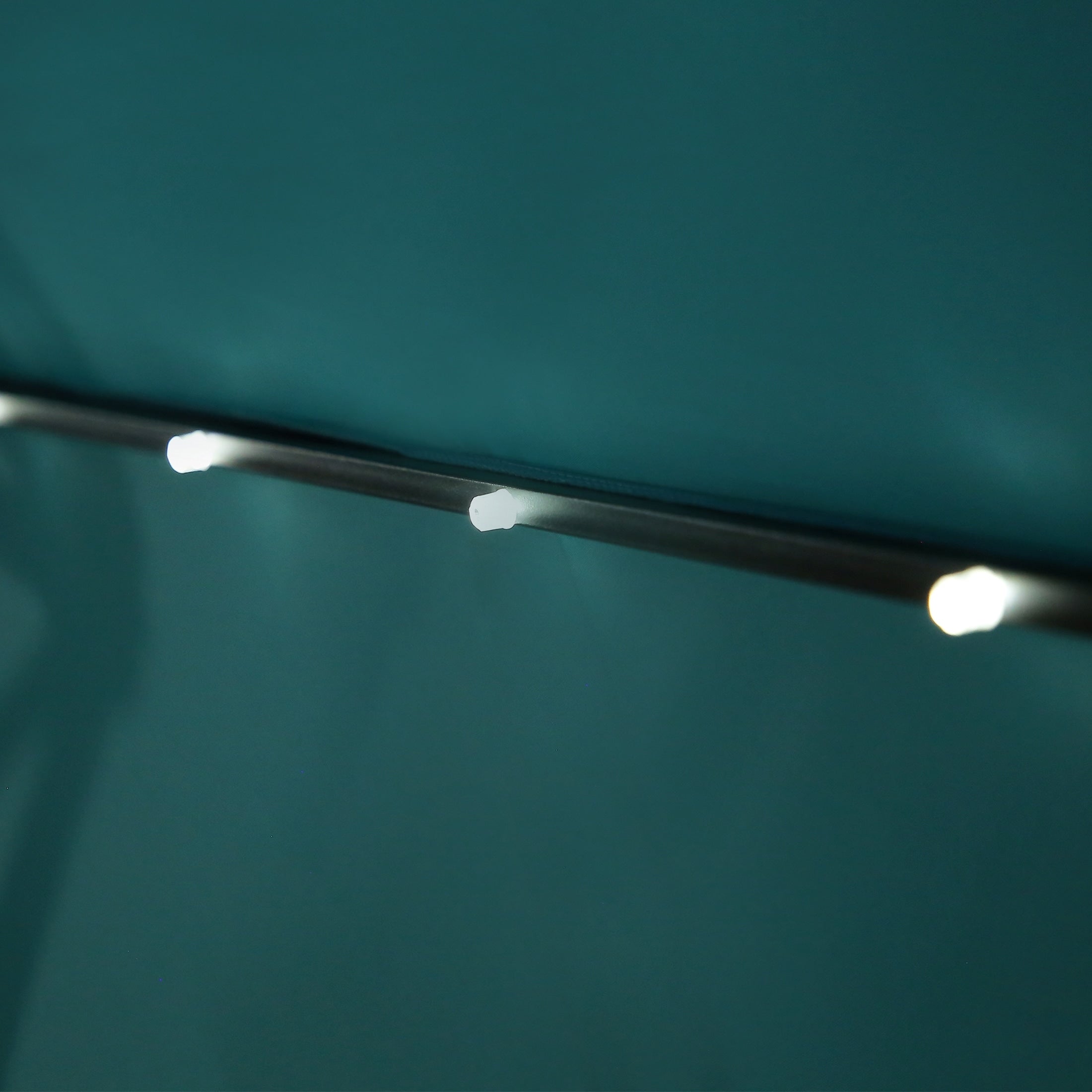 10 Fuß großer, solarbetriebener, beleuchteter Sonnenschirm mit Ständer