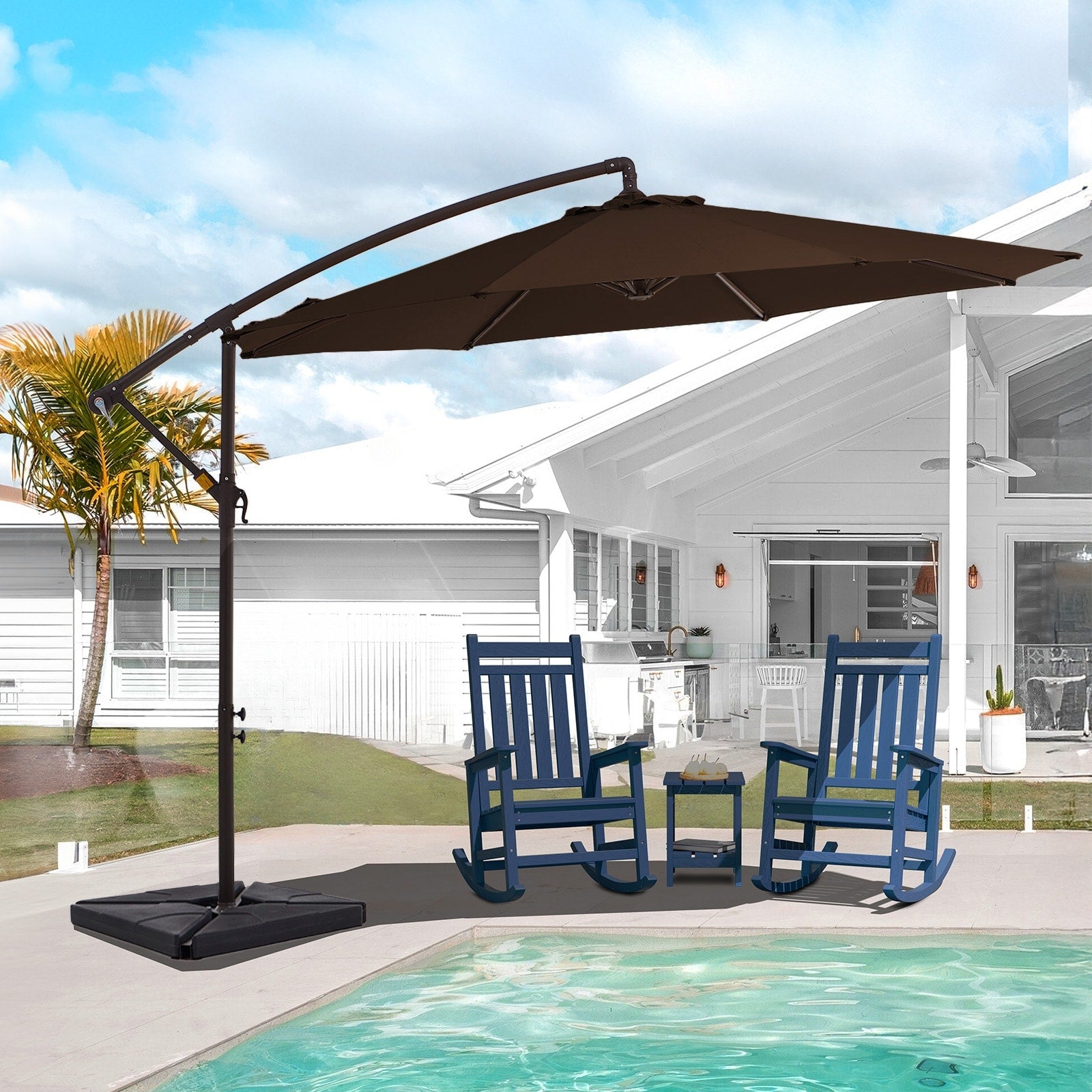 10 Fuß großer, freitragender Stahlschirm mit Kurbelmechanismus und beschwertem Fuß