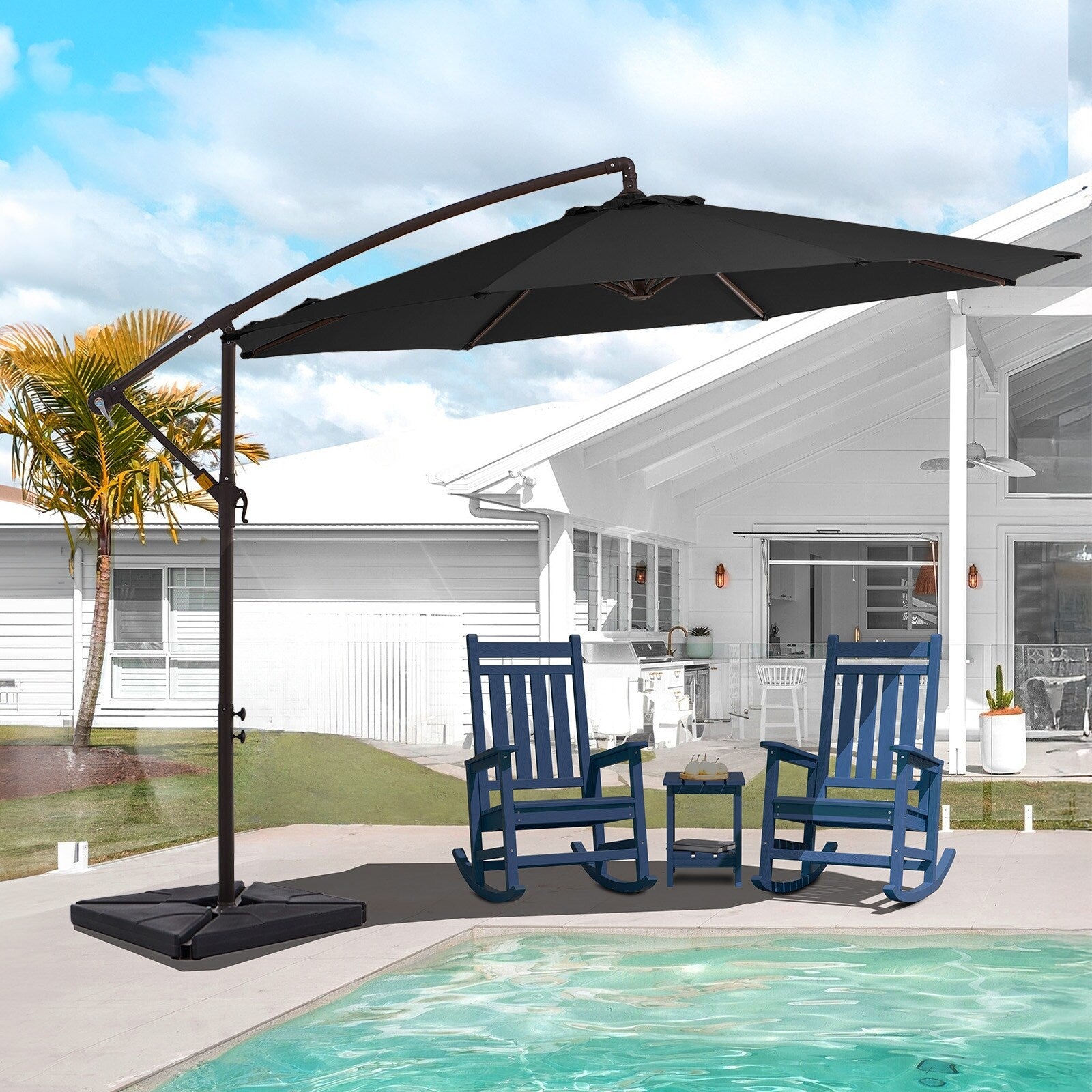 10 Fuß großer, freitragender Stahlschirm mit Kurbelmechanismus und beschwertem Fuß