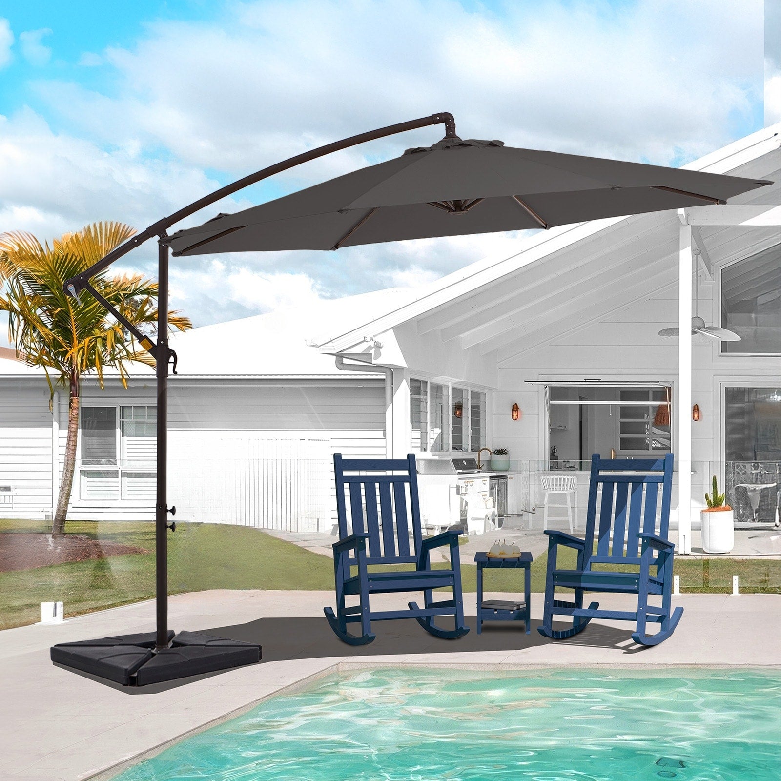 10 Fuß großer, freitragender Stahlschirm mit Kurbelmechanismus und beschwertem Fuß