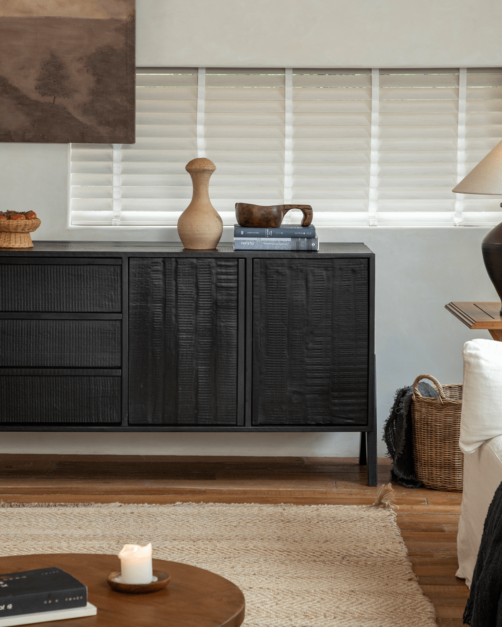 Nr. 32 Schwarzes Sideboard