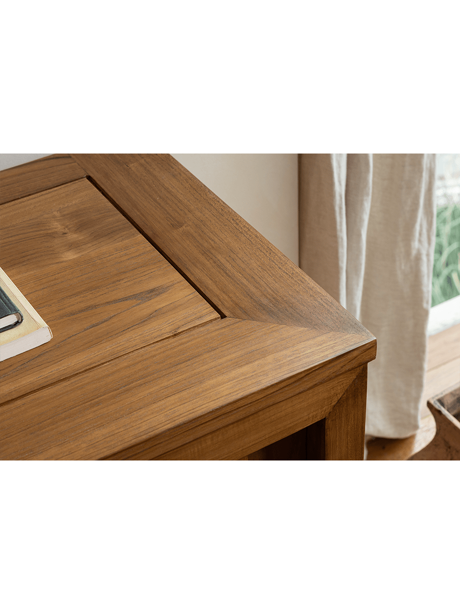 Bücherregal mit Glasfront