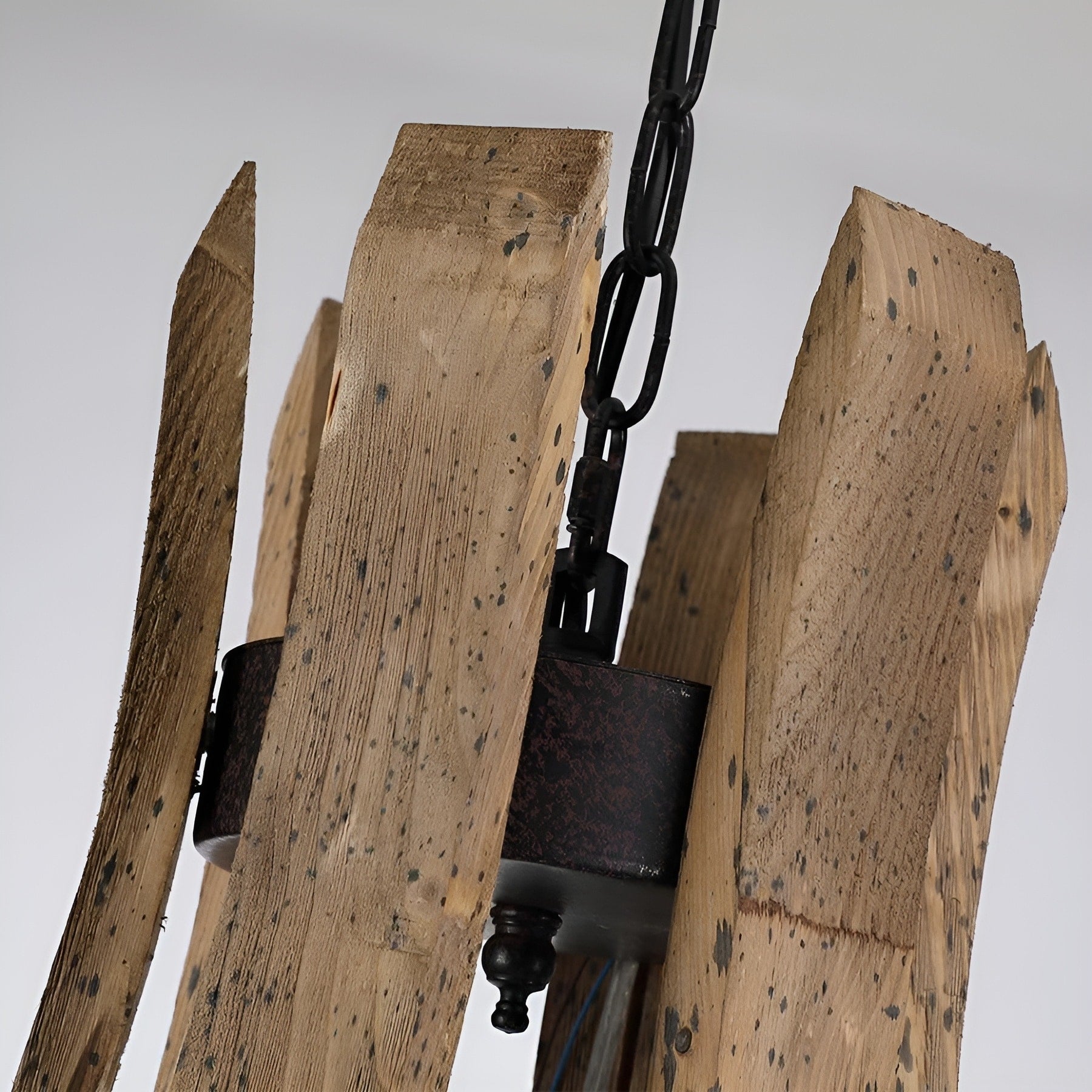 Zweistöckiger Kronleuchter im französischen Landhausstil mit 12 Leuchten in Form eines Weinfasses