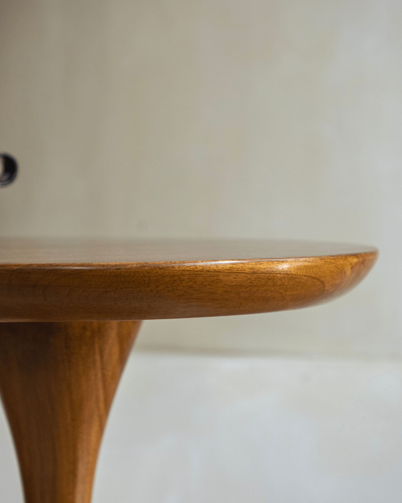 Beistelltisch mit Spindel