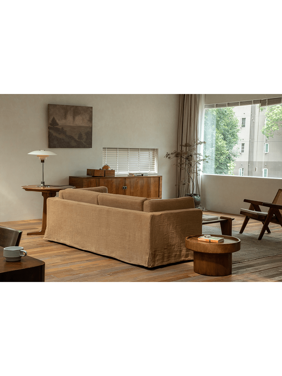 Sofa mit Rock aus Leinen