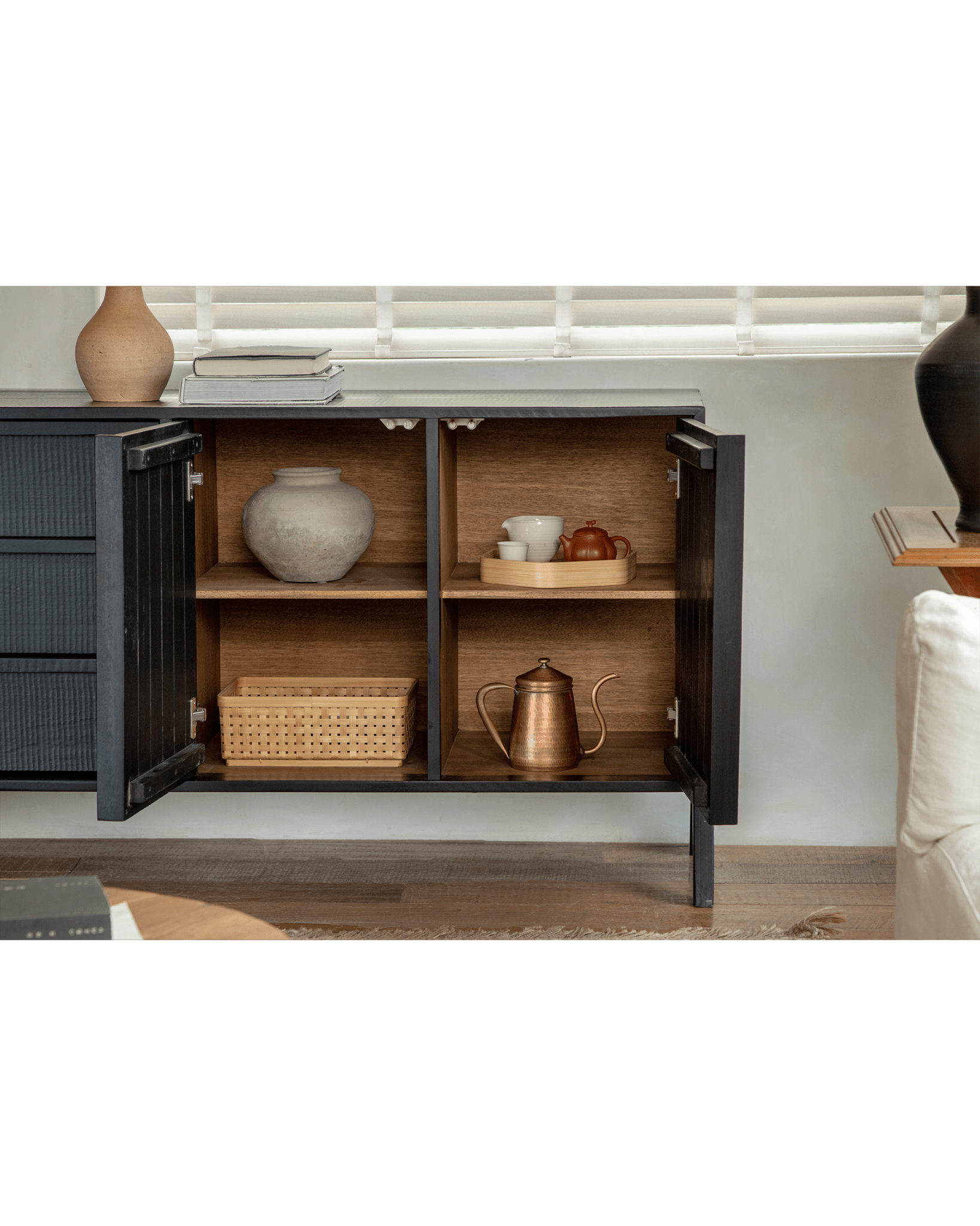 Nr. 32 Schwarzes Sideboard