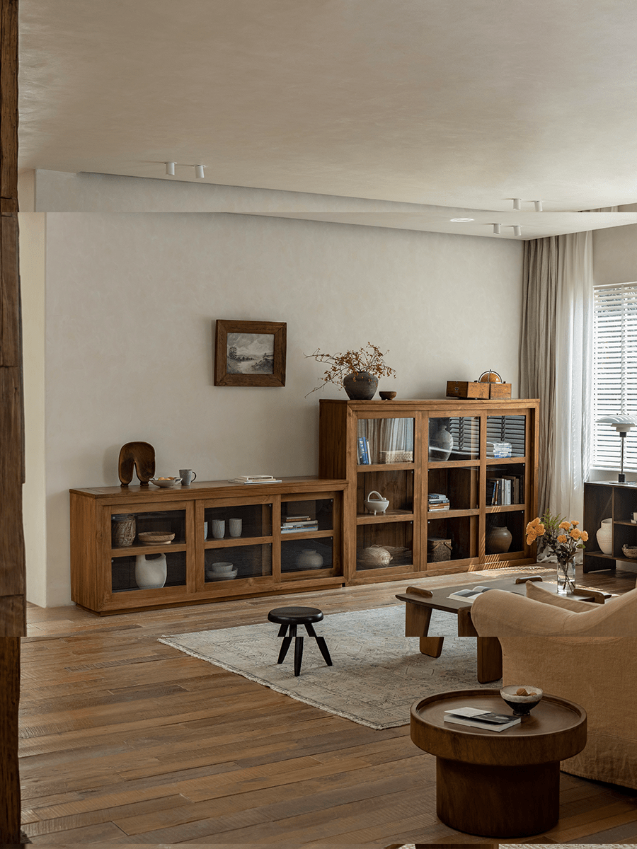 Bücherregal mit Glasfront