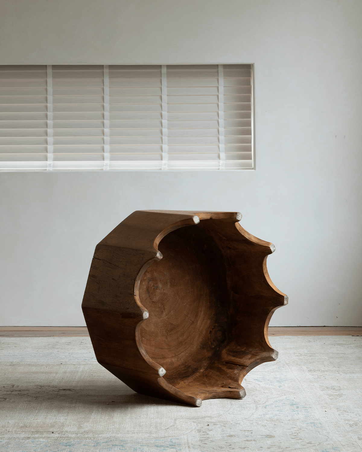 Zehneckiger Beistelltisch