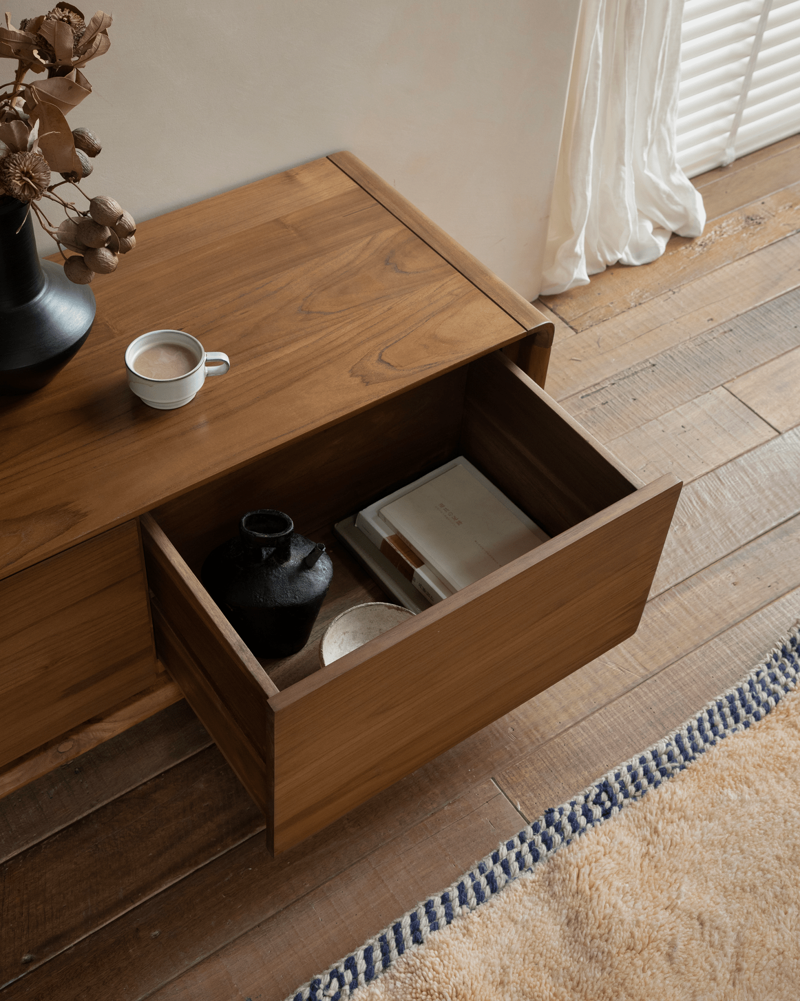 Medienkonsole Nr. 34