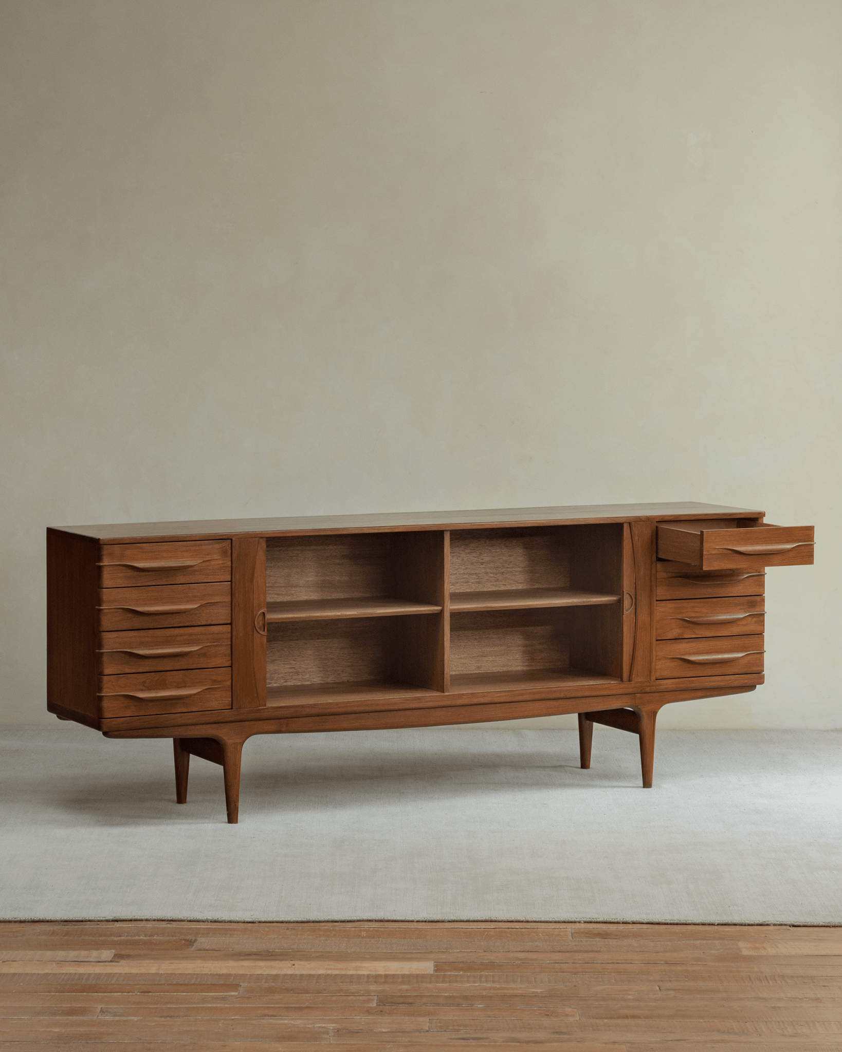 NO.424 Venice Sideboard