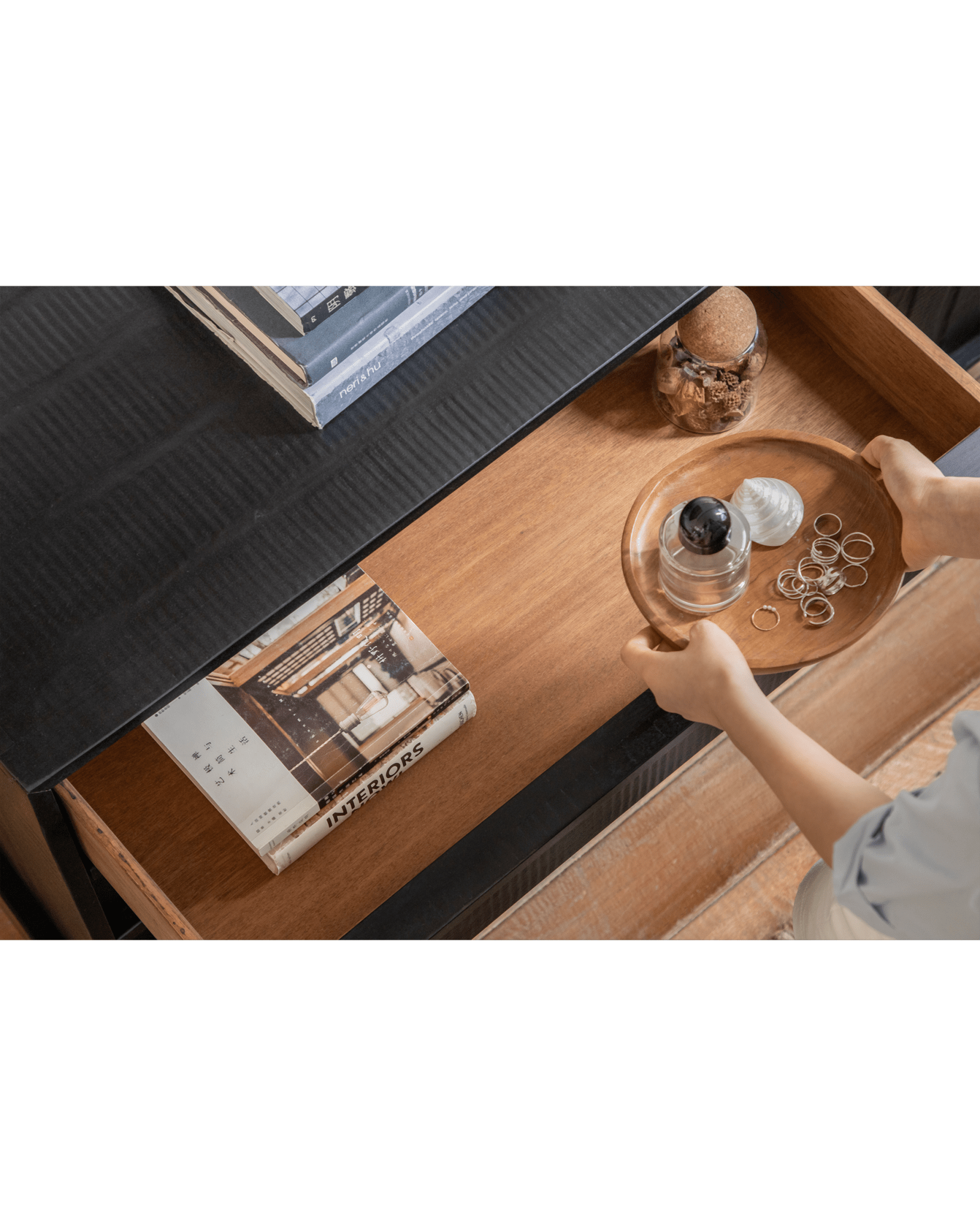 Nr. 32 Schwarzes Sideboard