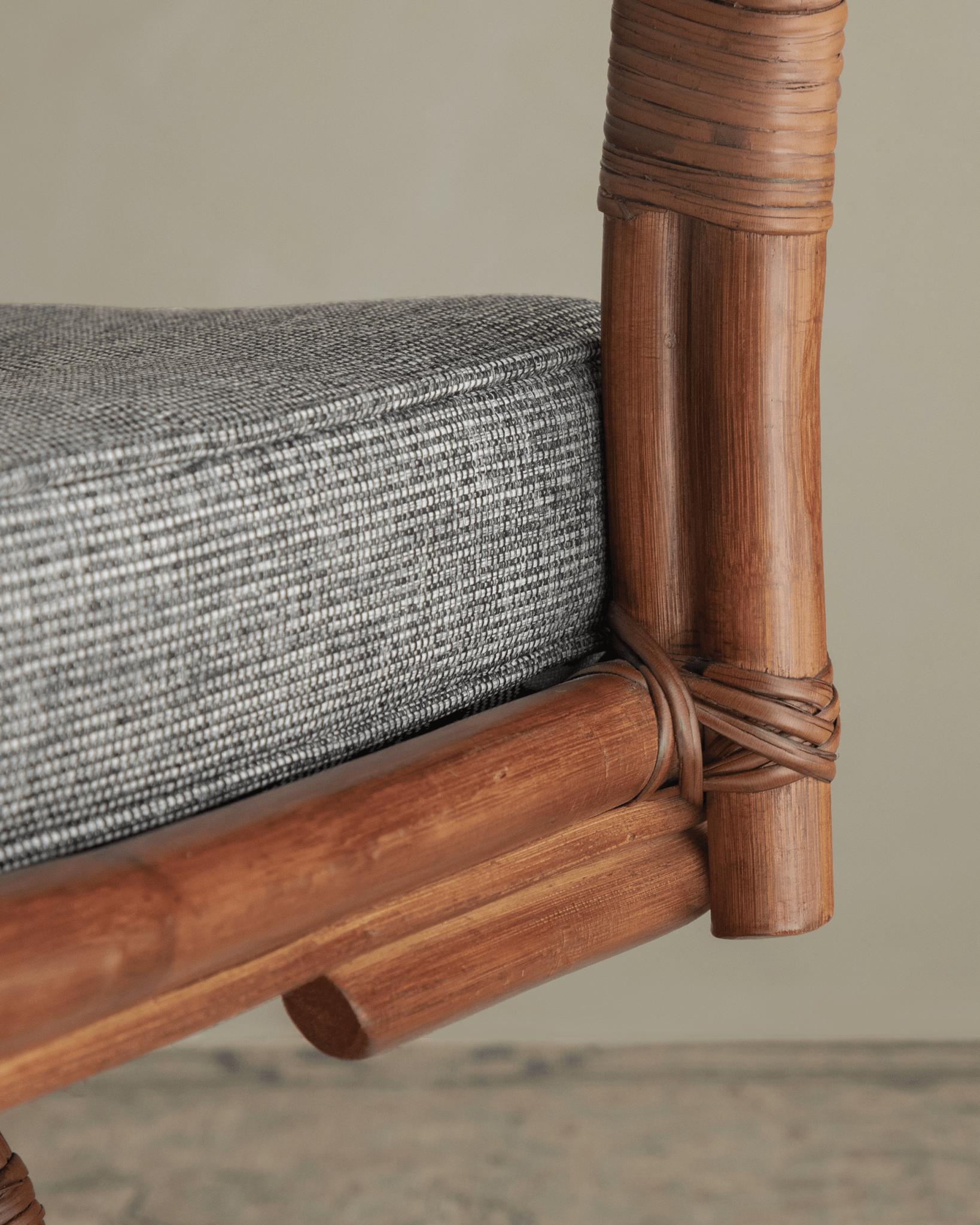 Gakusha Rattan-Drehstuhl