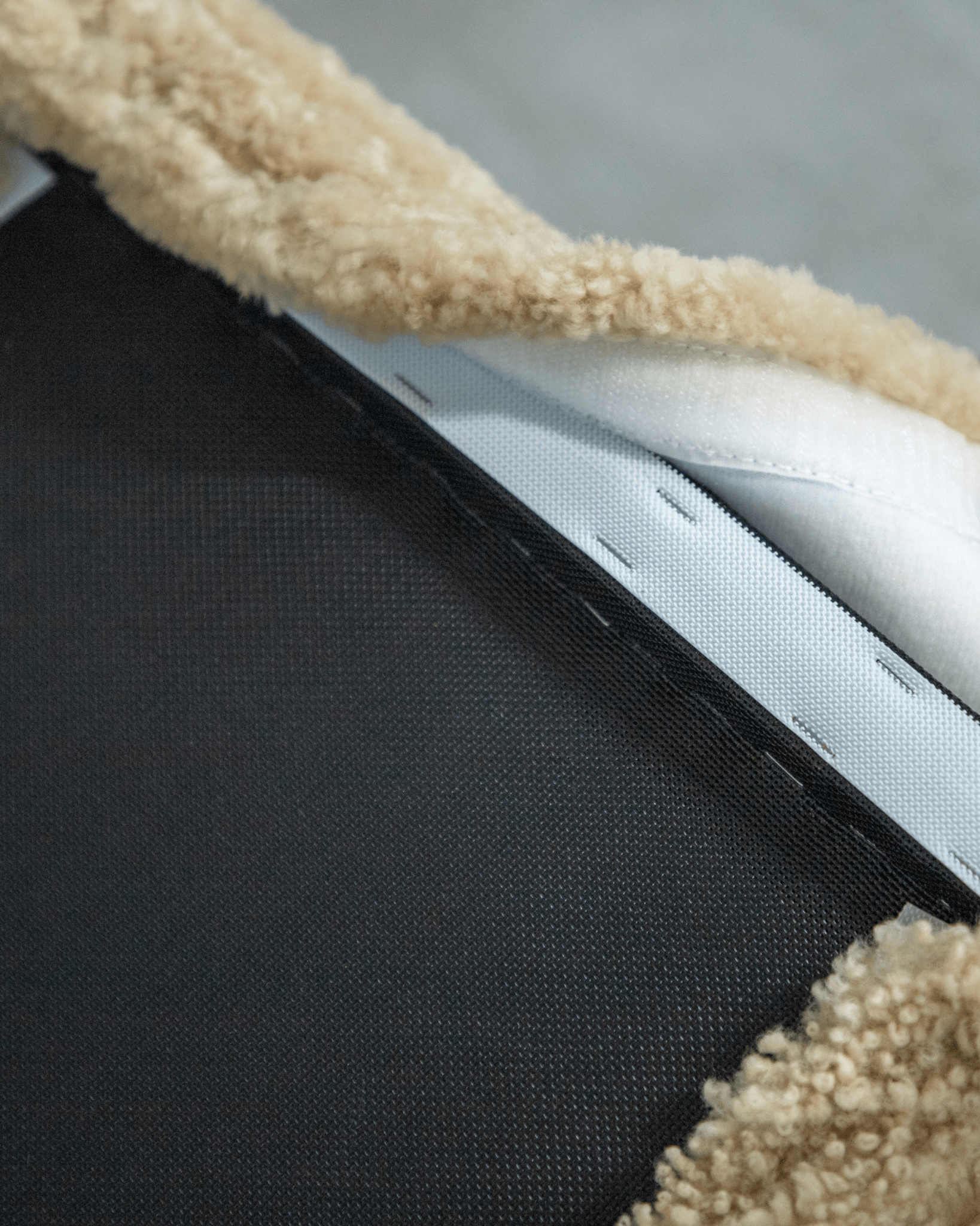 Crescent Shearling Stuhl