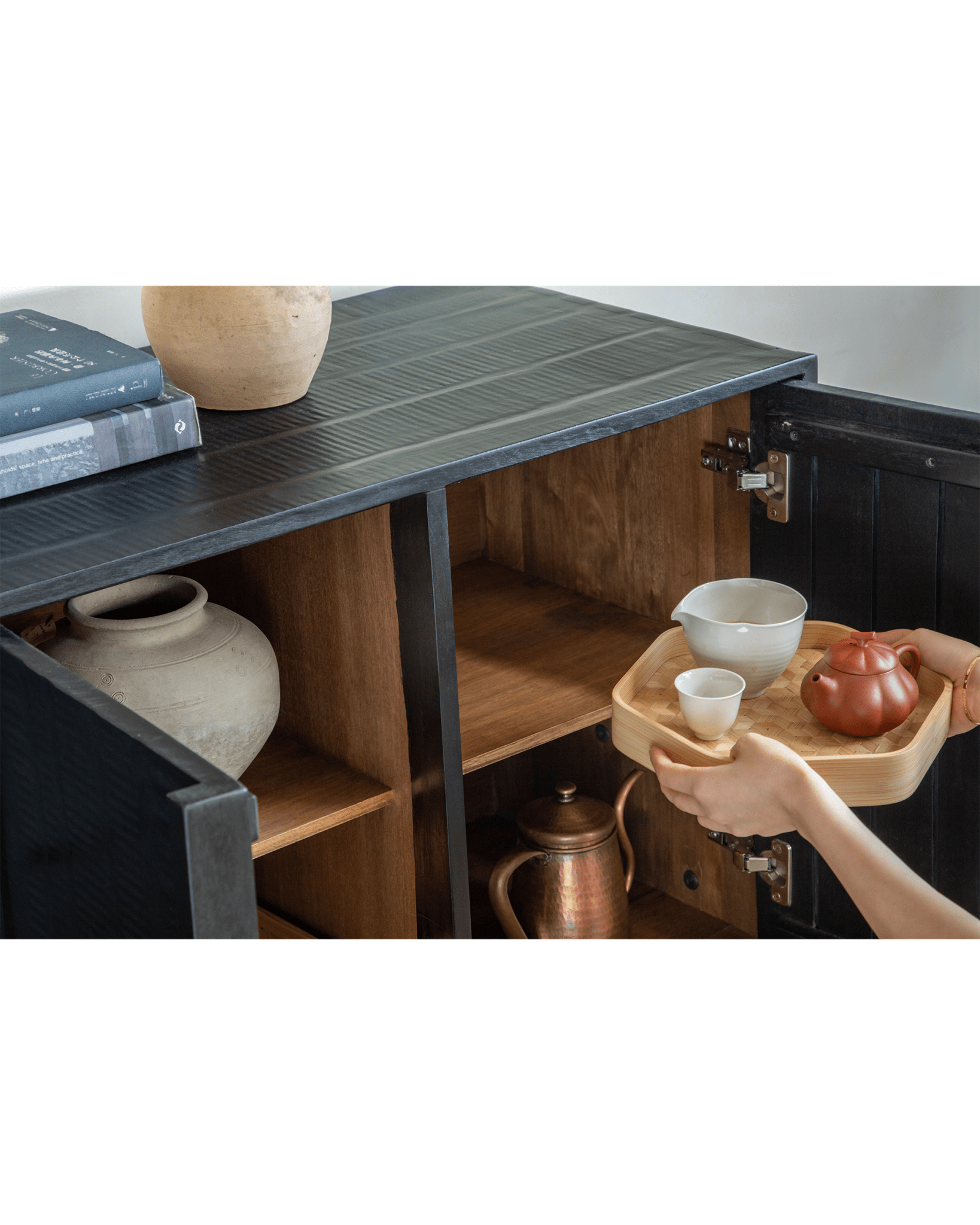 Nr. 32 Schwarzes Sideboard