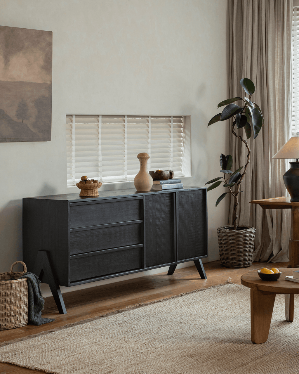 Nr. 32 Schwarzes Sideboard