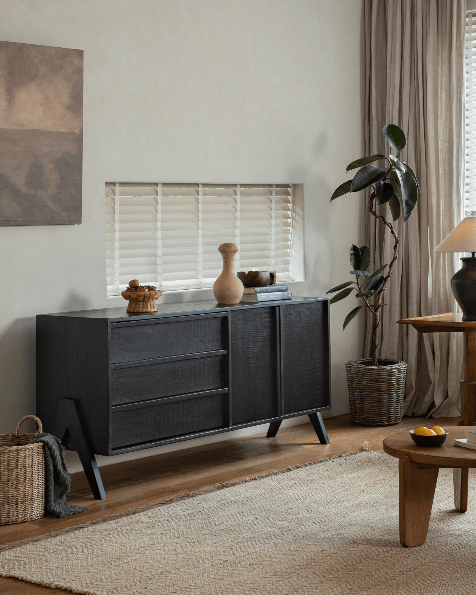 Nr. 32 Schwarzes Sideboard