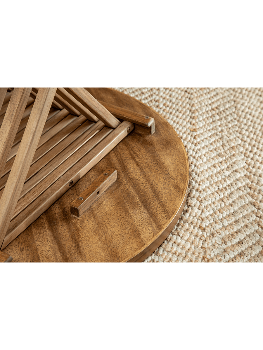 Klappbarer Couchtisch mit Tischplatte