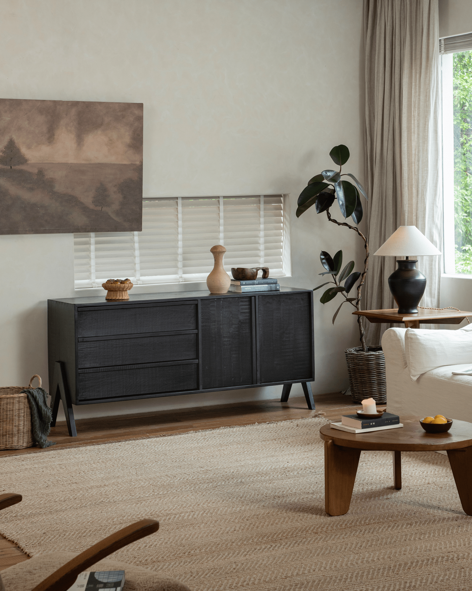 Nr. 32 Schwarzes Sideboard