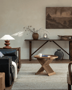 Klappbarer Couchtisch mit Tischplatte