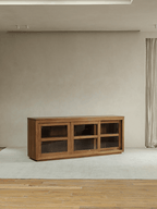 Bücherregal mit Glasfront