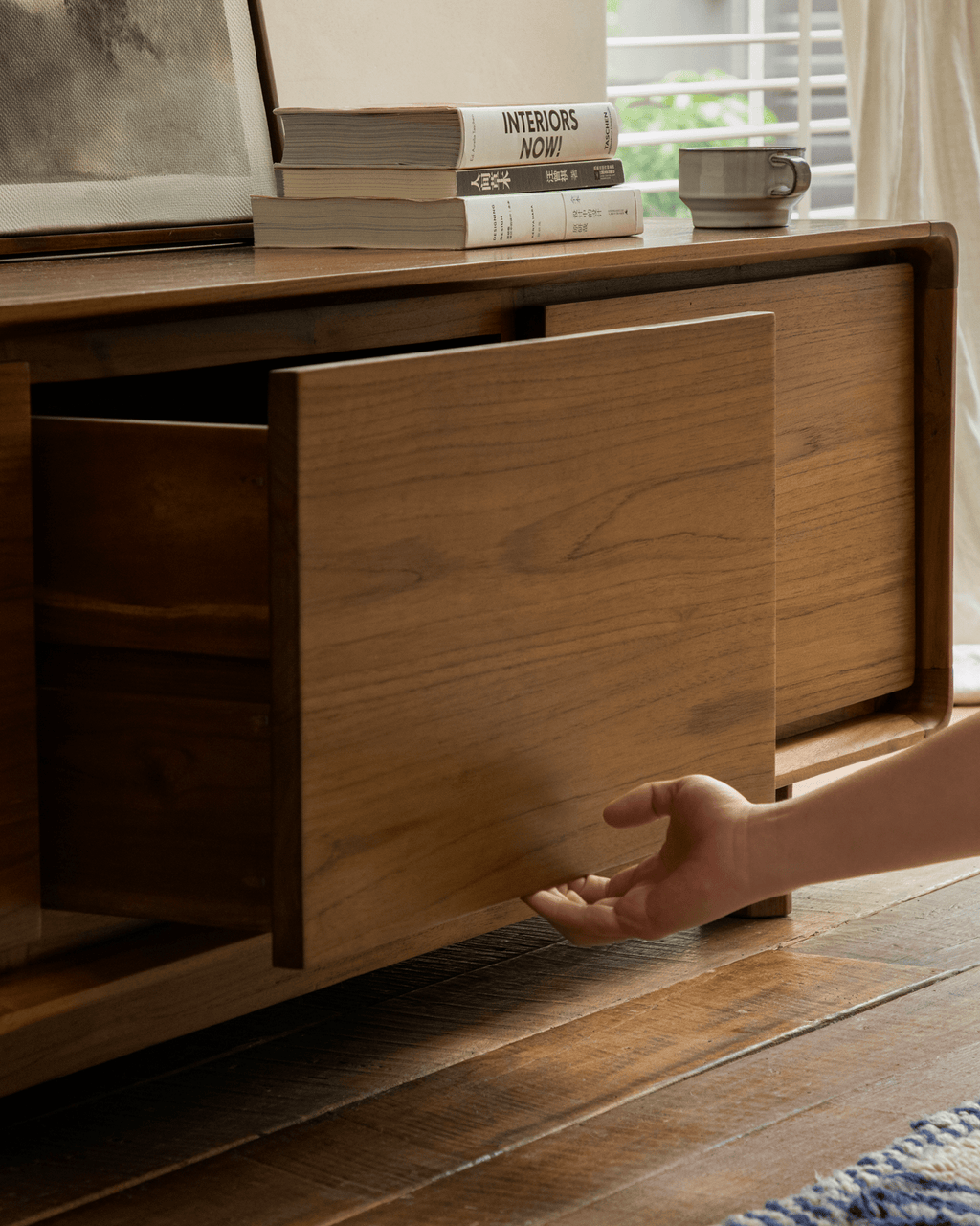 Medienkonsole Nr. 34