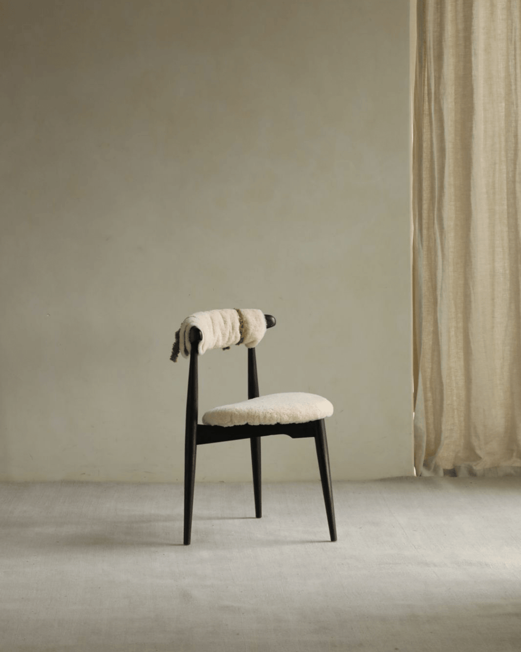 Herzförmiger Esszimmerstuhl