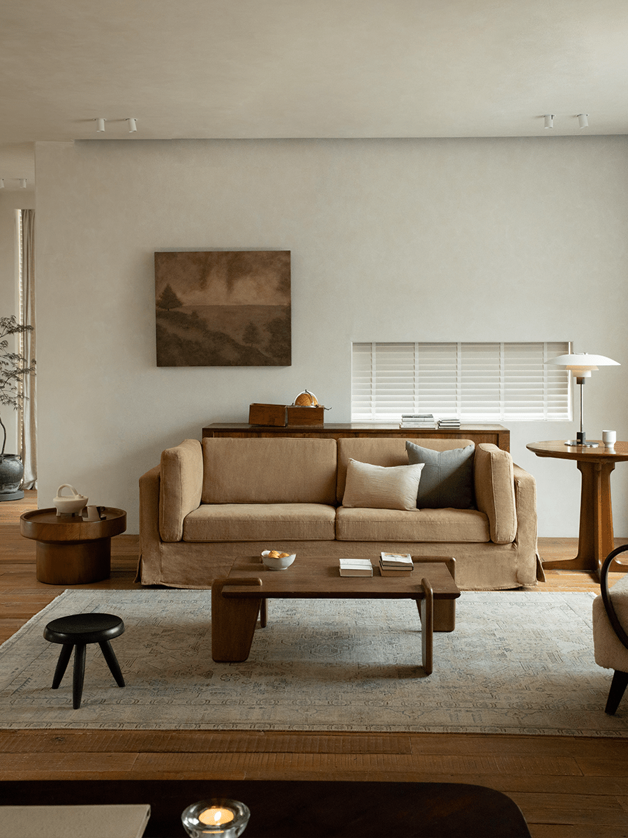 Sofa mit Rock aus Leinen