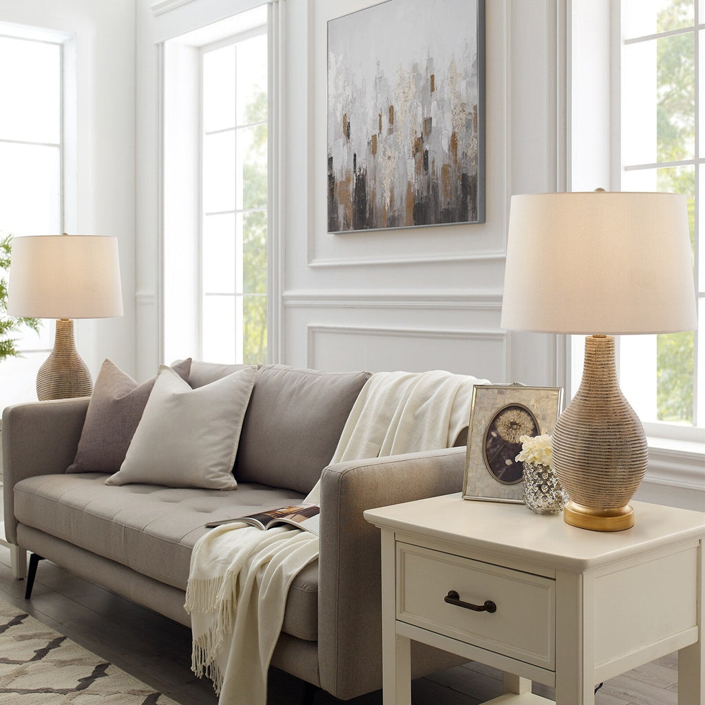 24,5 Zoll hohe Tischleuchte im Landhausstil, beige/golden, mit weißem Leinenschirm (2er-Set) – 24,5 Zoll hoch