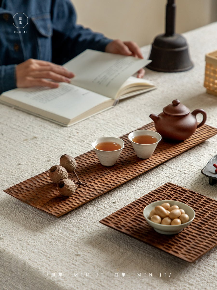 Alle Tabletts aus handgefertigtem Material