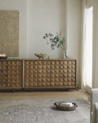 Unebenes Sideboard