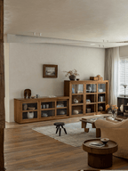 Bücherregal mit Glasfront