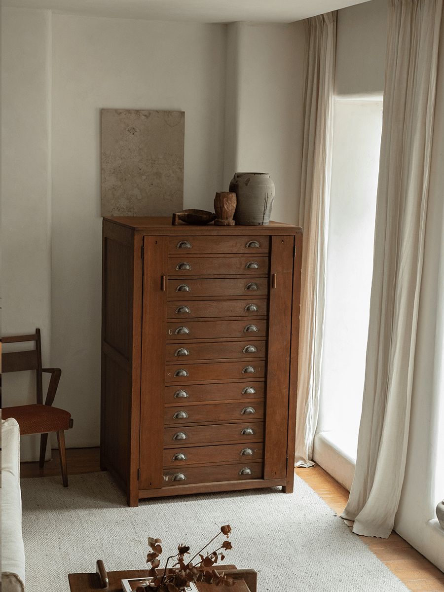 Vintage indonesischer Schrank