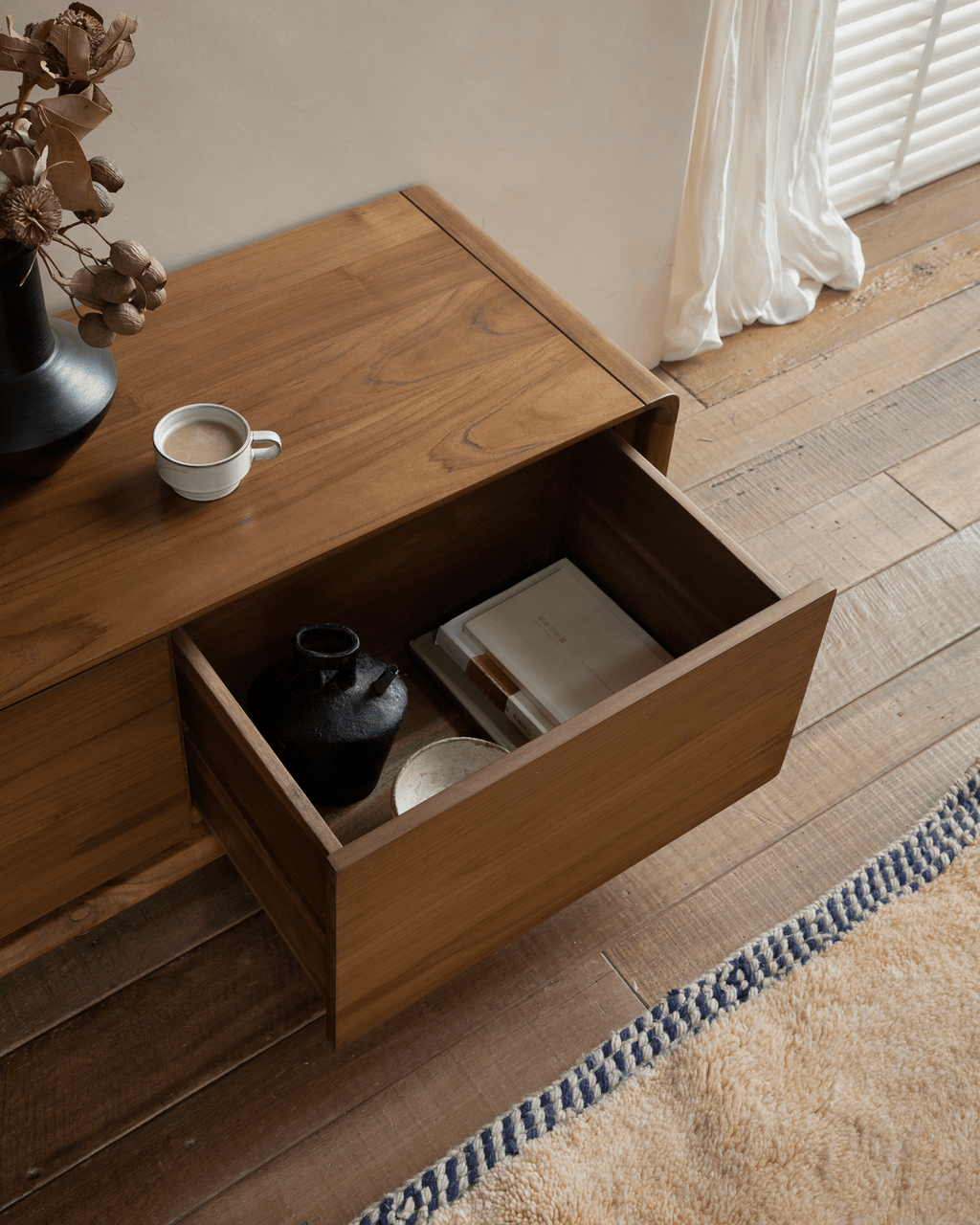 Medienkonsole Nr. 34