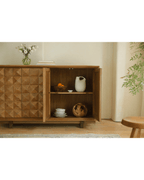 Unebenes Sideboard