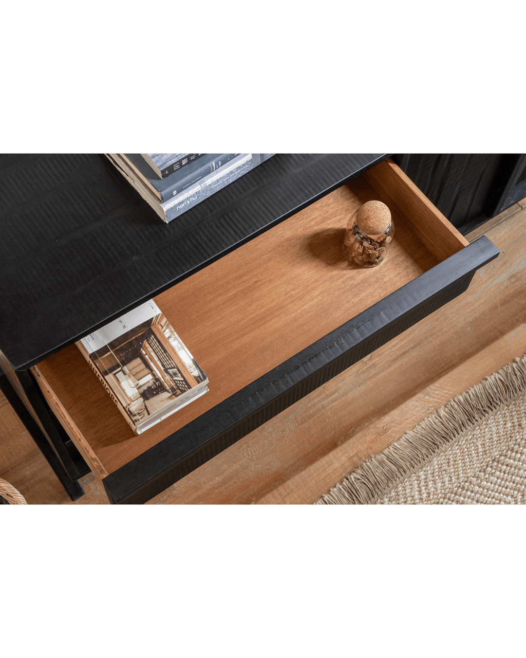 Nr. 32 Schwarzes Sideboard
