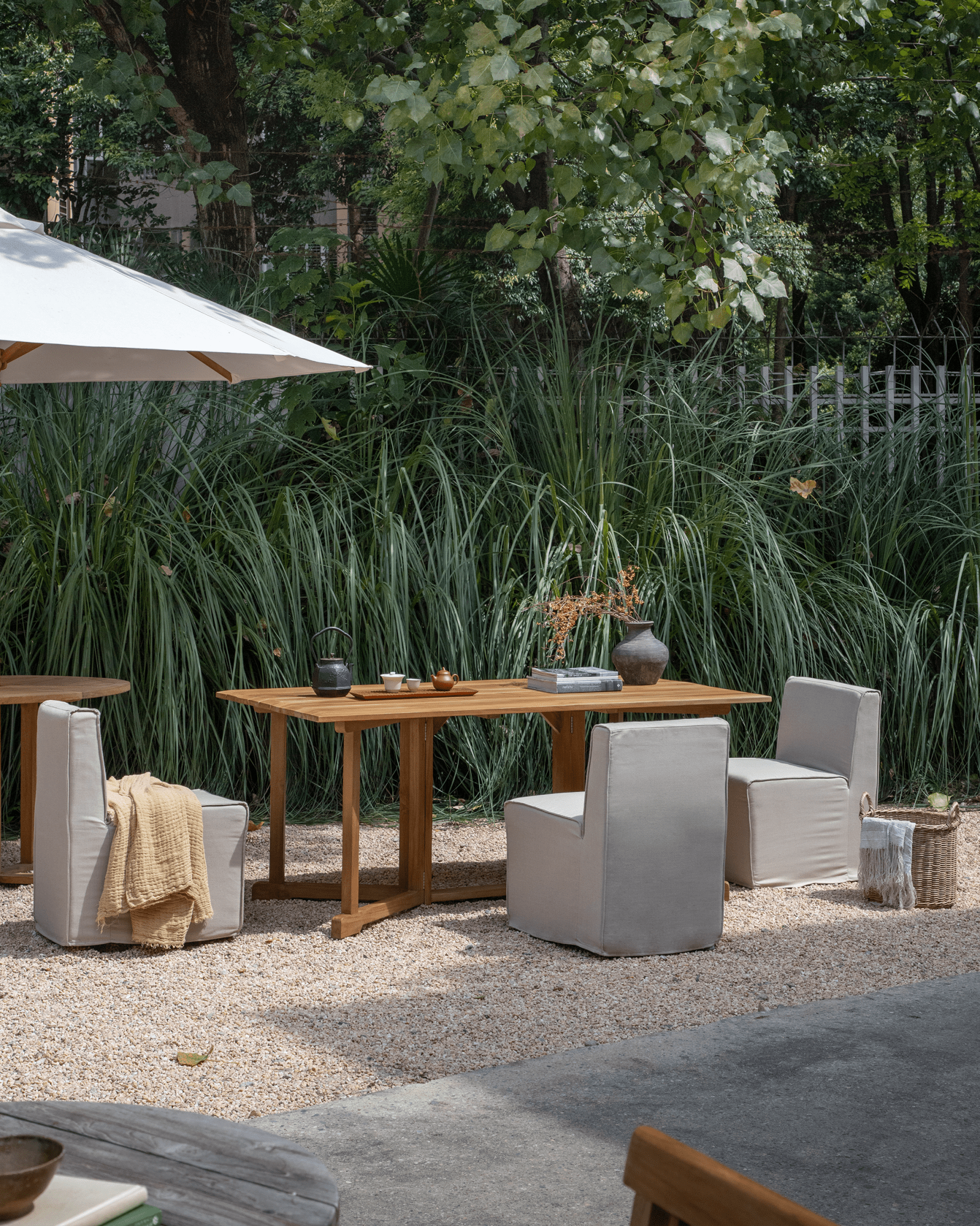 Tundra Caster Sofa Chair