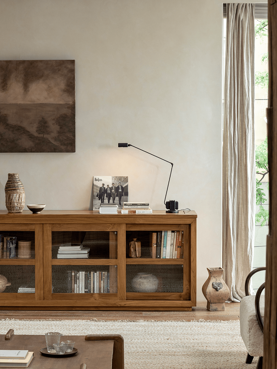 Bücherregal mit Glasfront