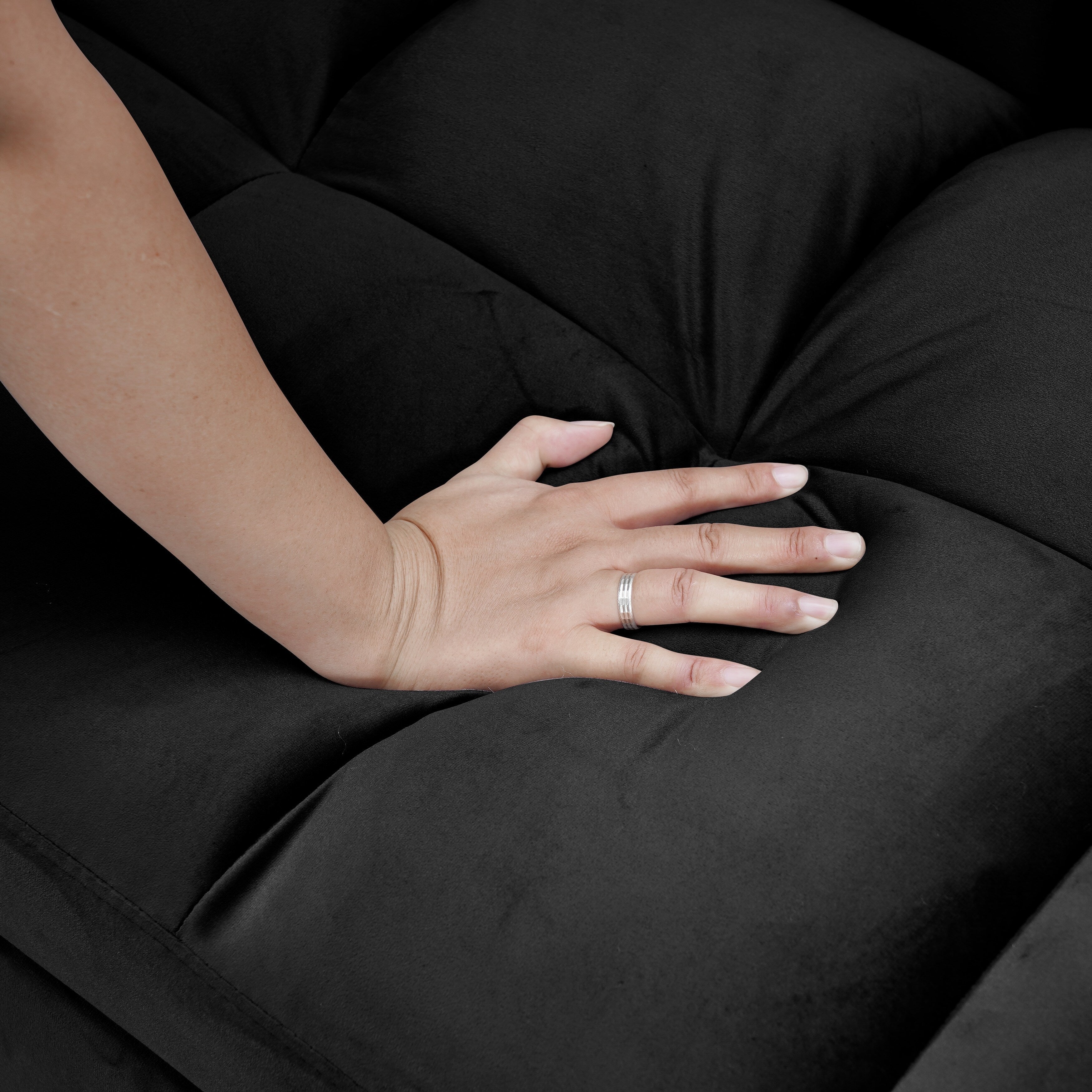 64,96 € Samt-Schlafsofa (3-in-1) mit verstellbarer Rückenlehne, Staufach und einer Tragkraft von 227 kg