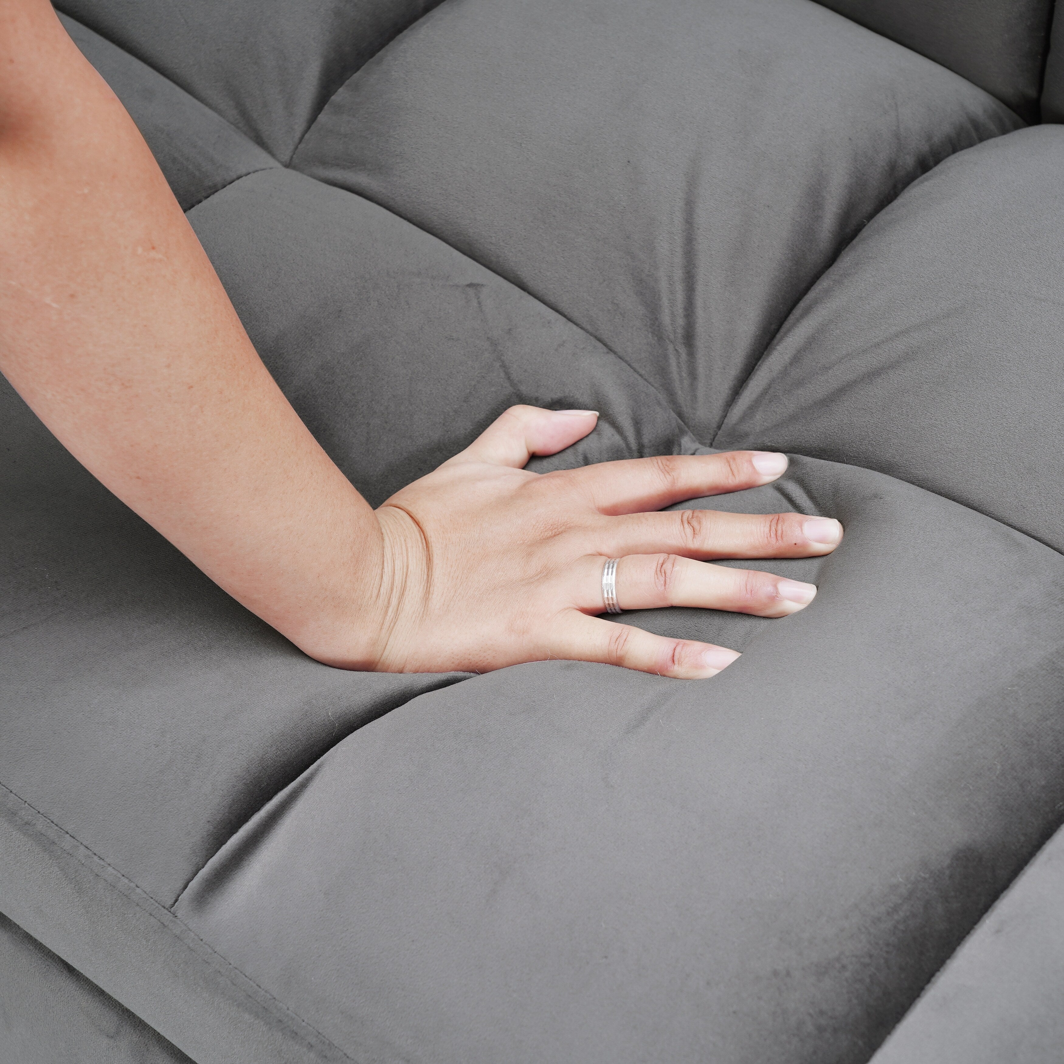 64,96 € Samt-Schlafsofa (3-in-1) mit verstellbarer Rückenlehne, Staufach und einer Tragkraft von 227 kg