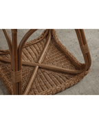 Beistelltisch aus Kiefernzapfen-Rattan