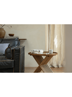 Klappbarer Couchtisch mit Tischplatte