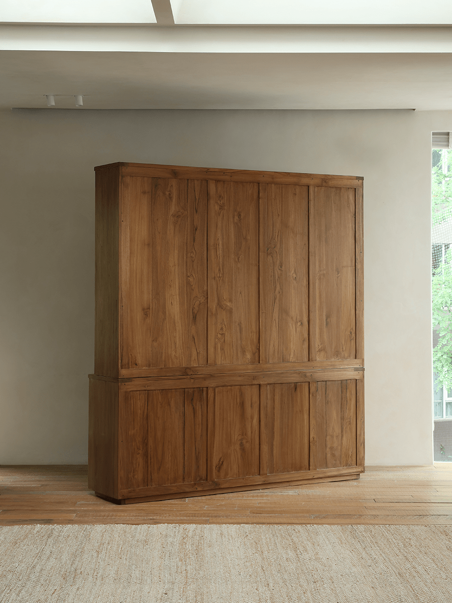 Bücherregal mit Glasfront