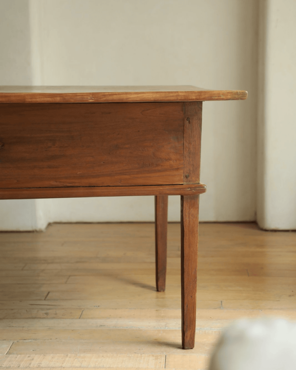 Indonesische Vintage-Teakholztische