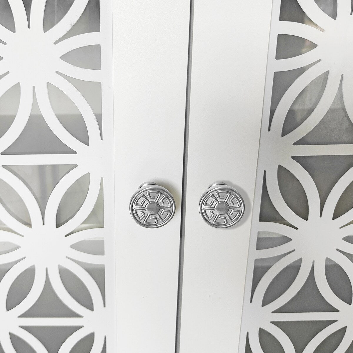 Rustikaler, dekorativer TV-Türständer mit Blumenmuster, 70 Zoll breit, für Fernseher bis zu 80 Zoll.