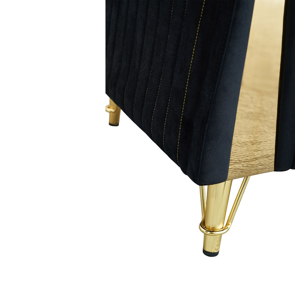 89 Samt-Dreisitzer-Sofa mit zwei Sitzkissen und zwei Zierkissen