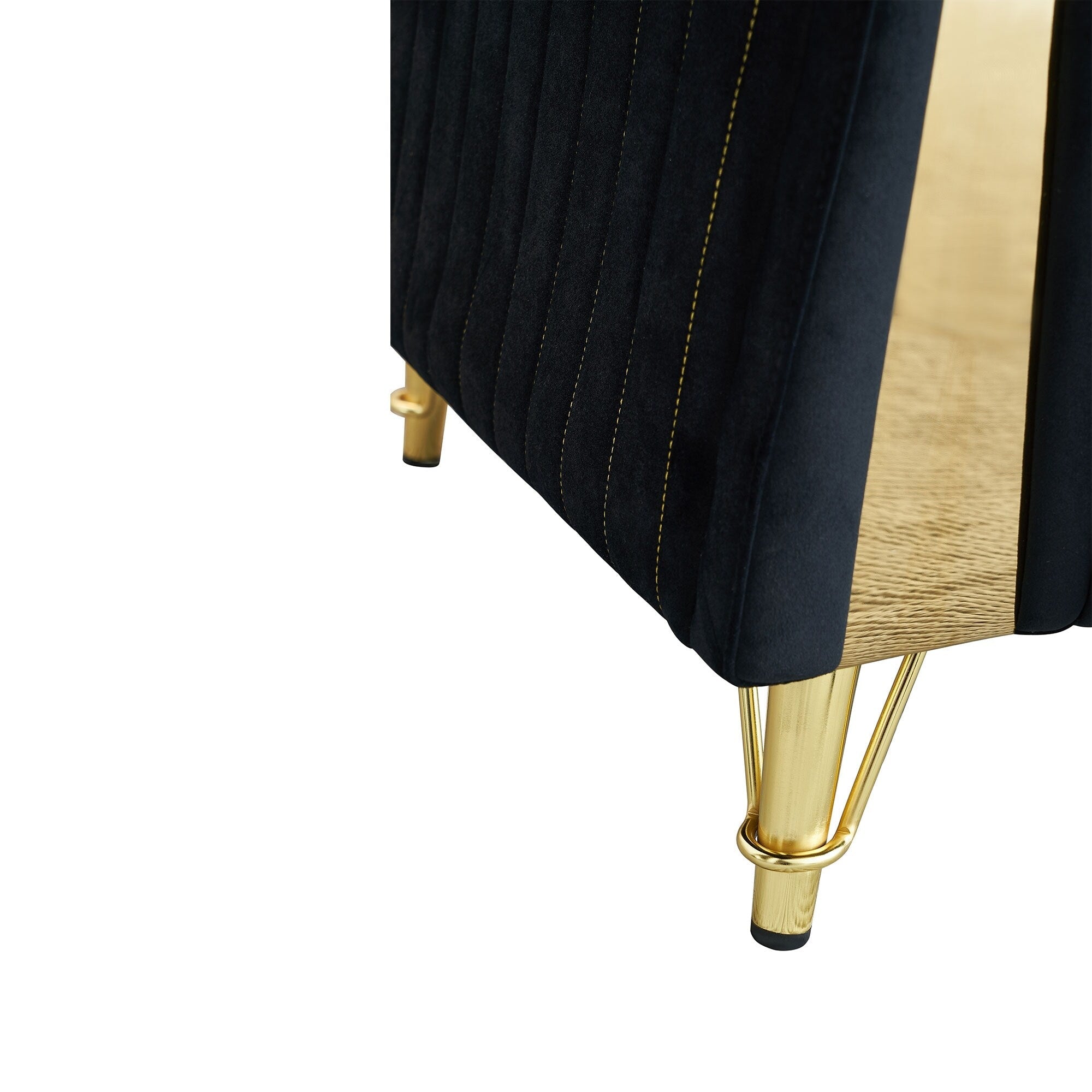 89 Samt-Dreisitzer-Sofa mit zwei Sitzkissen und zwei Zierkissen