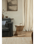 Klappbarer Couchtisch mit Tischplatte