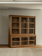 Bücherregal mit Glasfront