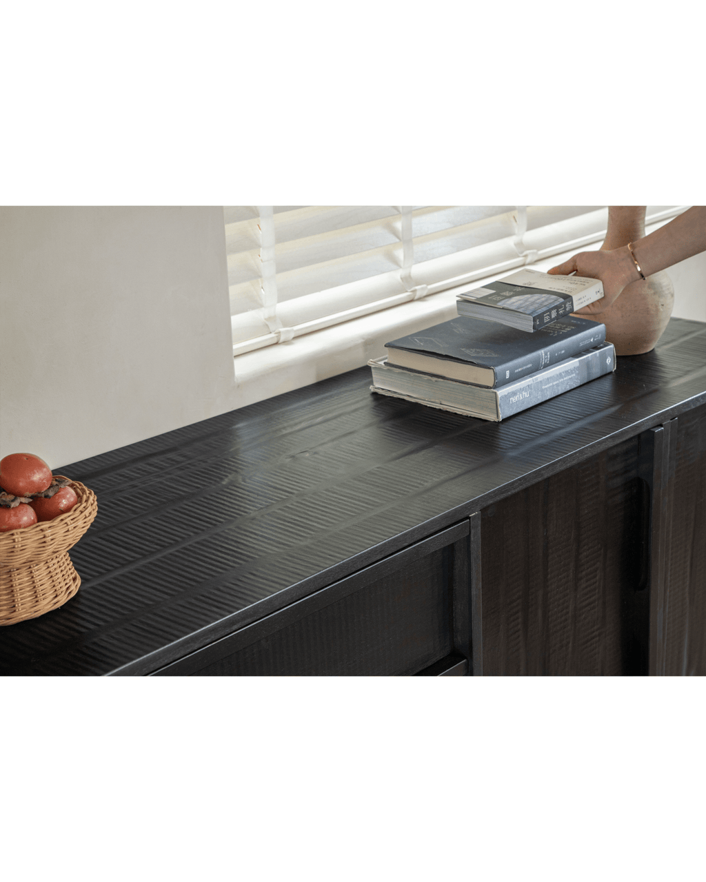 Nr. 32 Schwarzes Sideboard