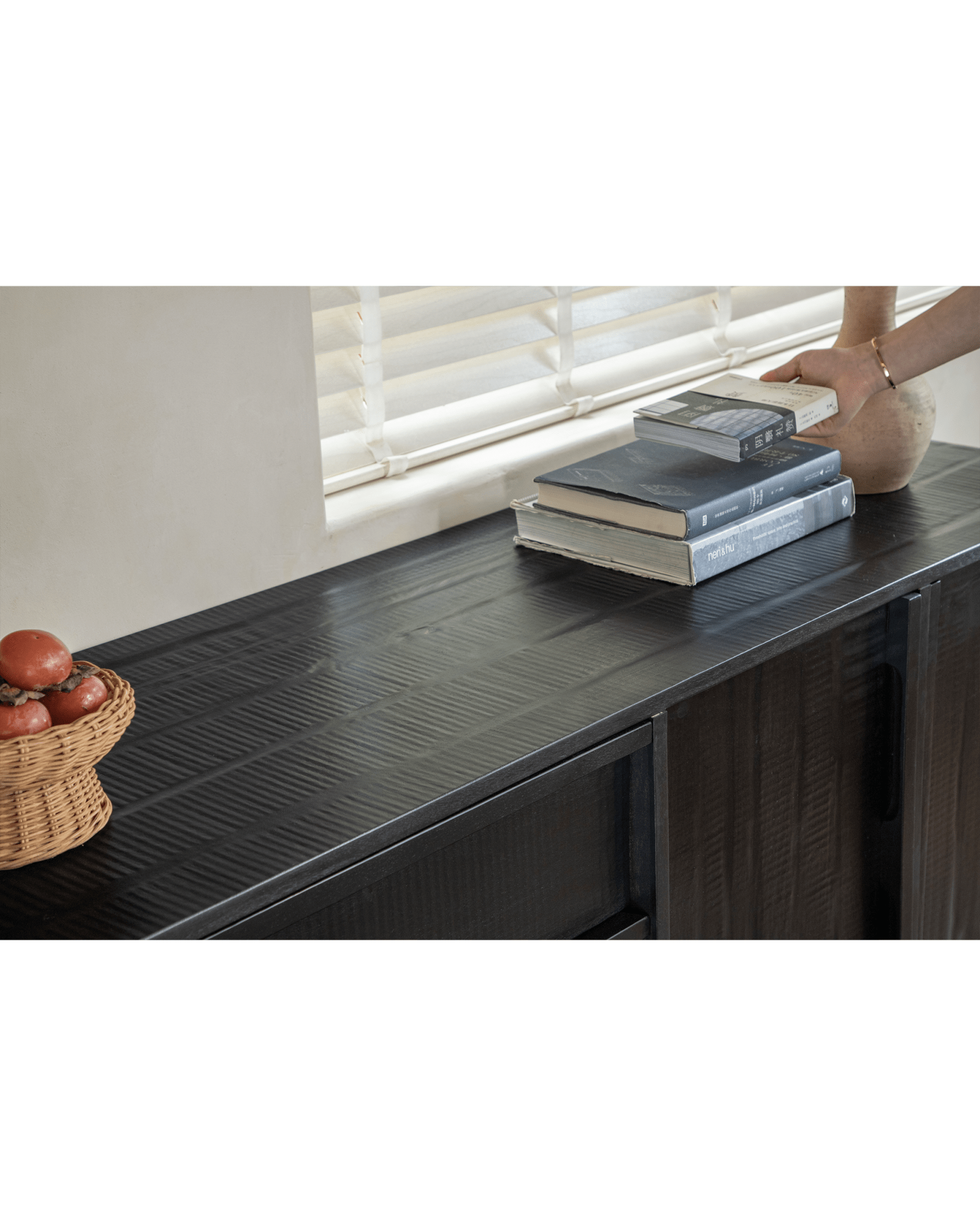 Nr. 32 Schwarzes Sideboard